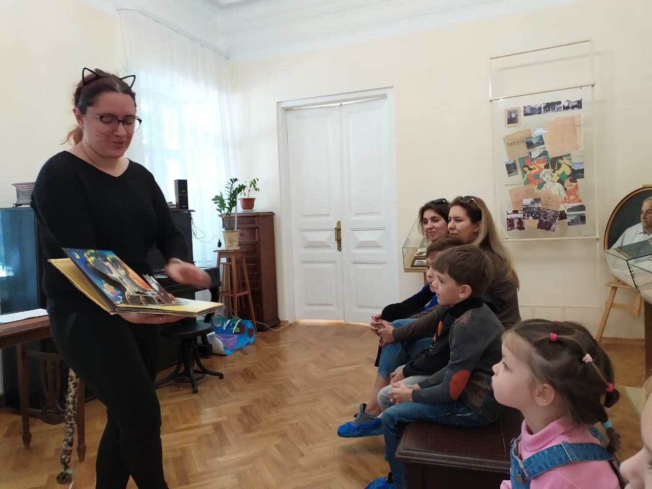 25 сентября сотрудниками музея И.Д. Василенко была проведена программа "В гостях у Кота-учёного" для детей и их родителей.
