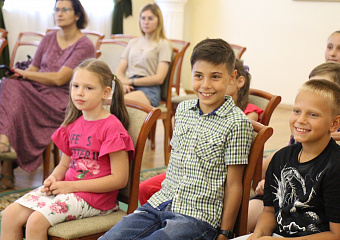 12 августа культурно-образовательный отдел ТГЛИАМЗ провёл интерактивную программу «Путешествие в сказку» для воспитанников пришкольного лагеря «Арт-школы №1»